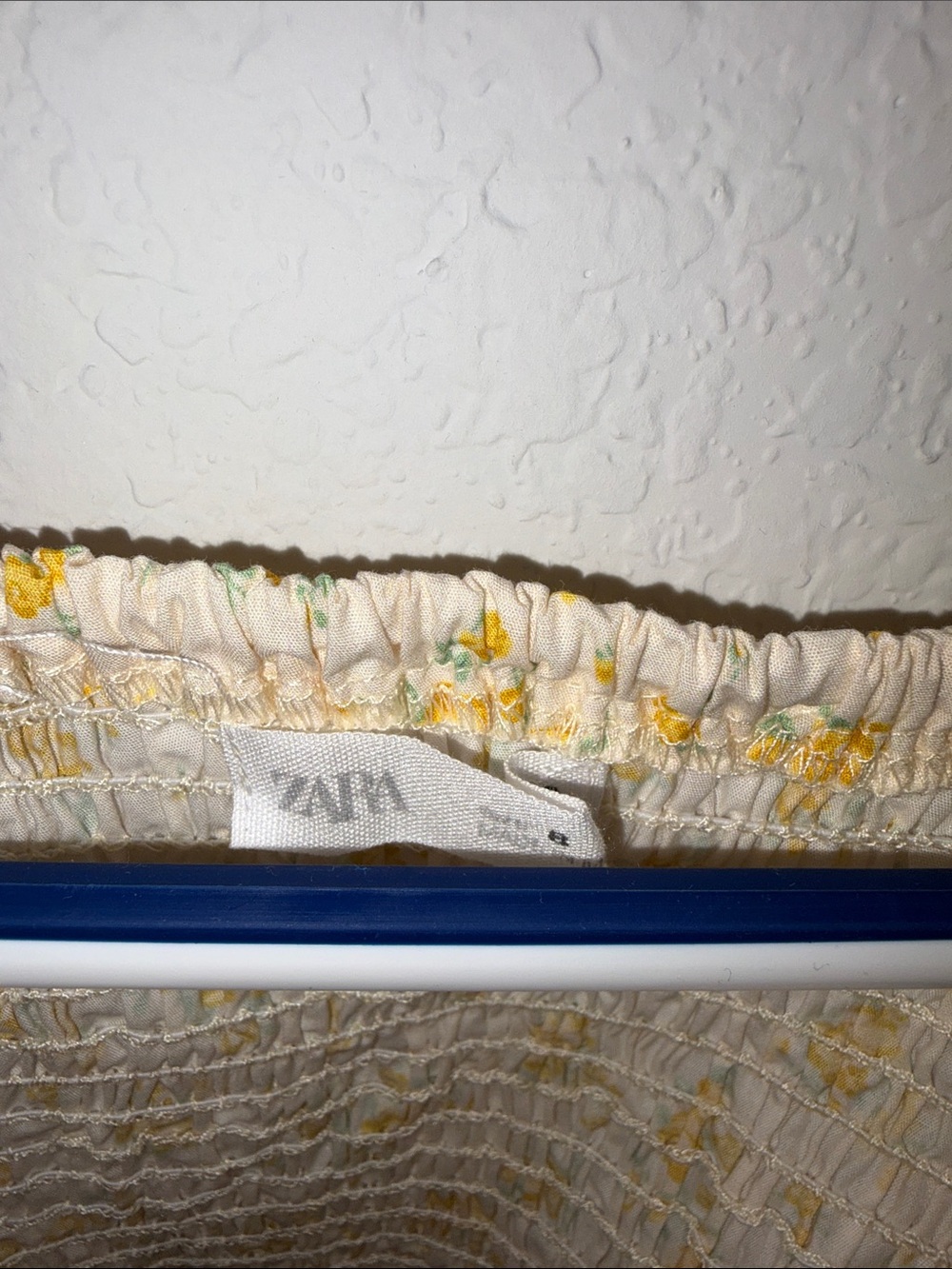 Zara Yellow Floral Smocked Puff-Sleeve Crop Top - Picture 2 of 3